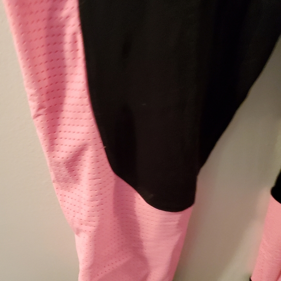 Victoria's Secret VSX Sport | Black/Pink Knockout Legging - Picture 3 of 8